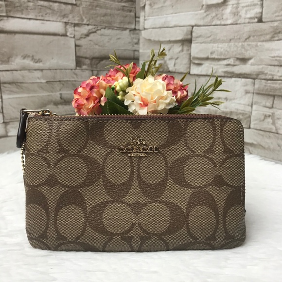 Coach Handbags - 👜‼️SALE‼️🌺 DOUBLE CORNER ZIP WRISTLET 6 1/2"